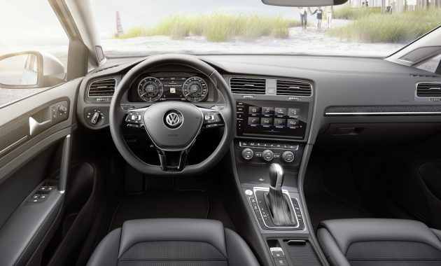 2018 Volkswagen Golf interior