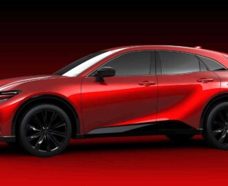 New Toyota Crown Sport Showcases Itself In Japan NYE Toyota
