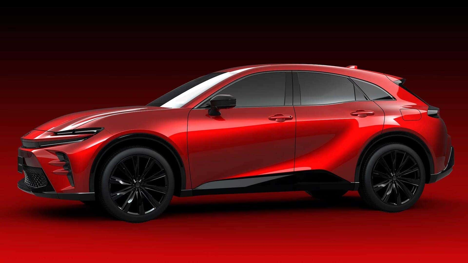 New Toyota Crown Sport Showcases Itself In Japan NYE Toyota