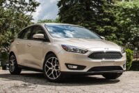2017 ford focus review pricing and specs