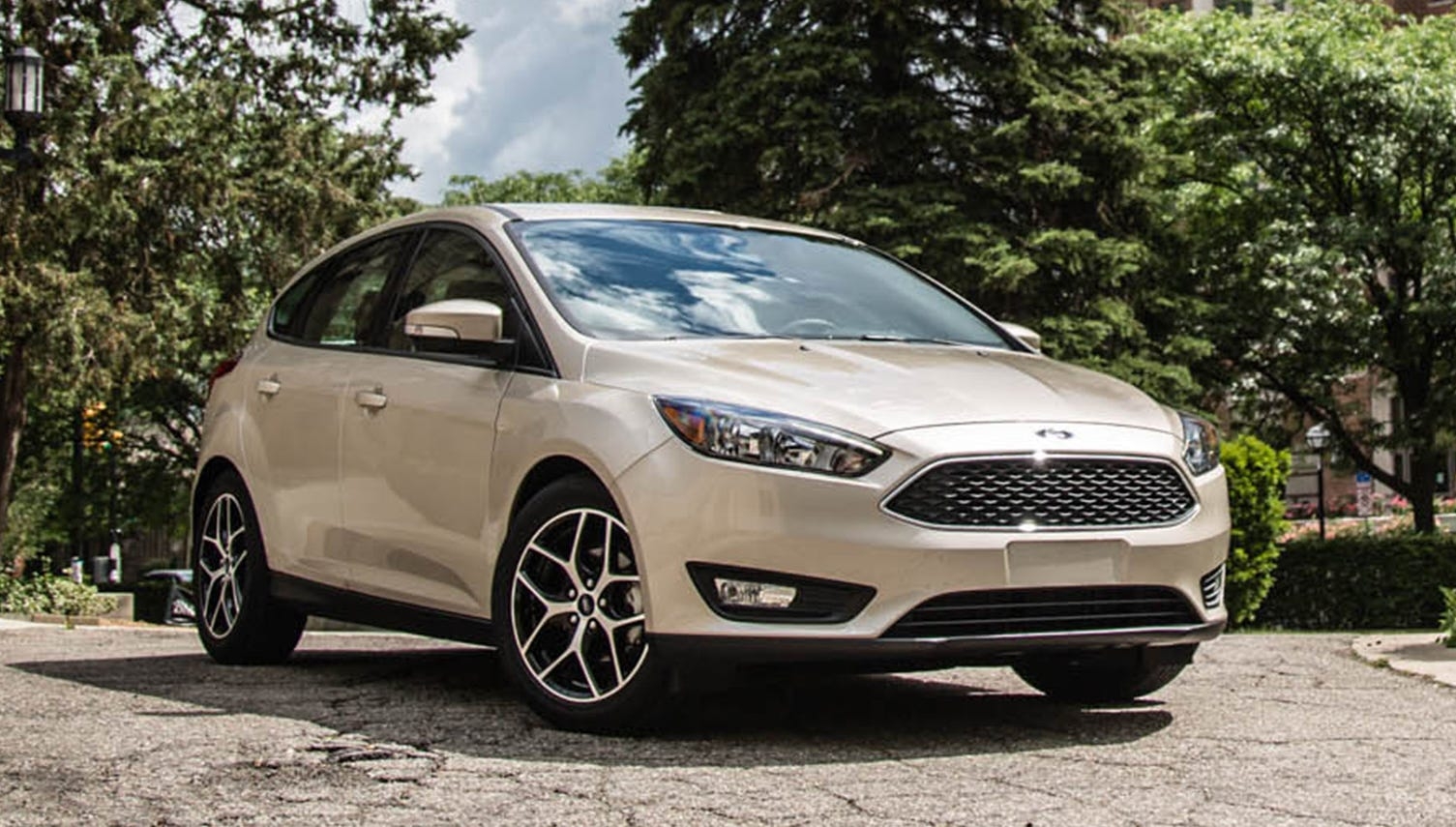 2017 ford focus review pricing and specs