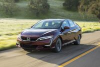 2017 honda clarity fuel cell first drive review car and driver