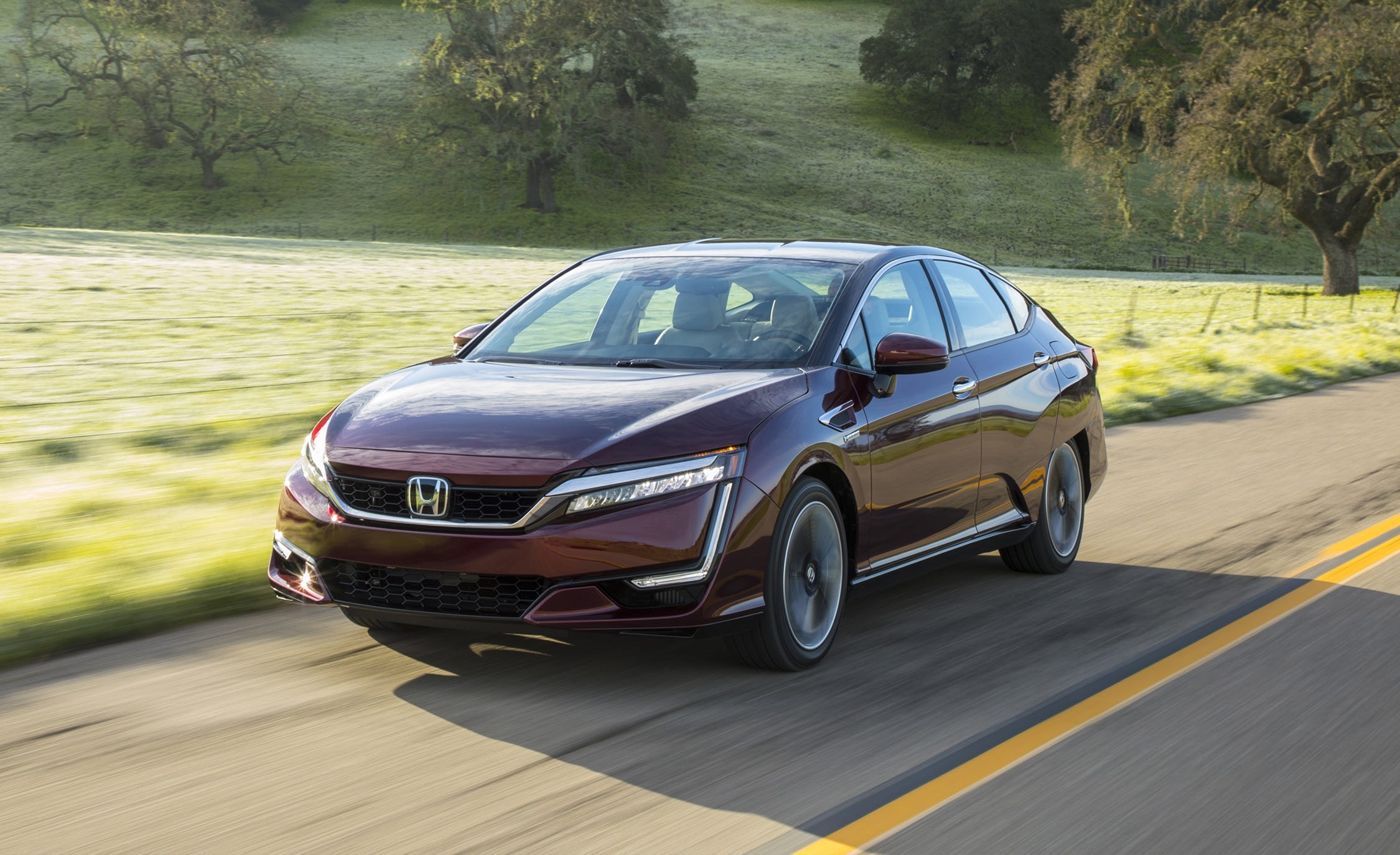 2017 honda clarity fuel cell first drive review car and driver