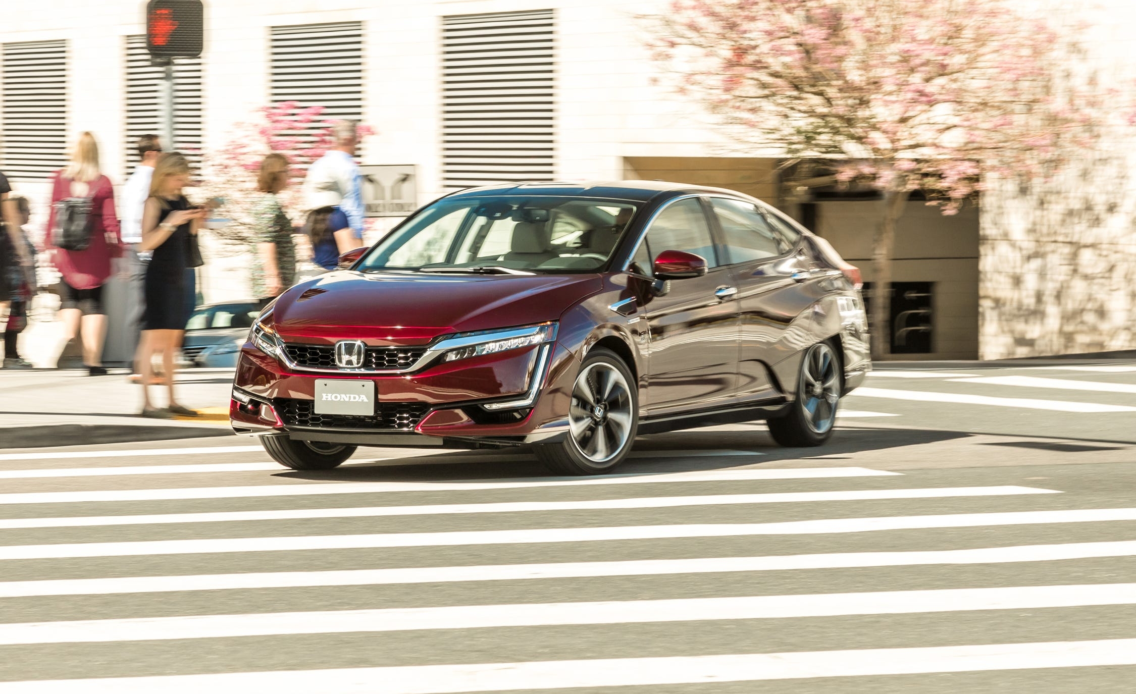 2017 honda clarity fuel cell test review car and driver