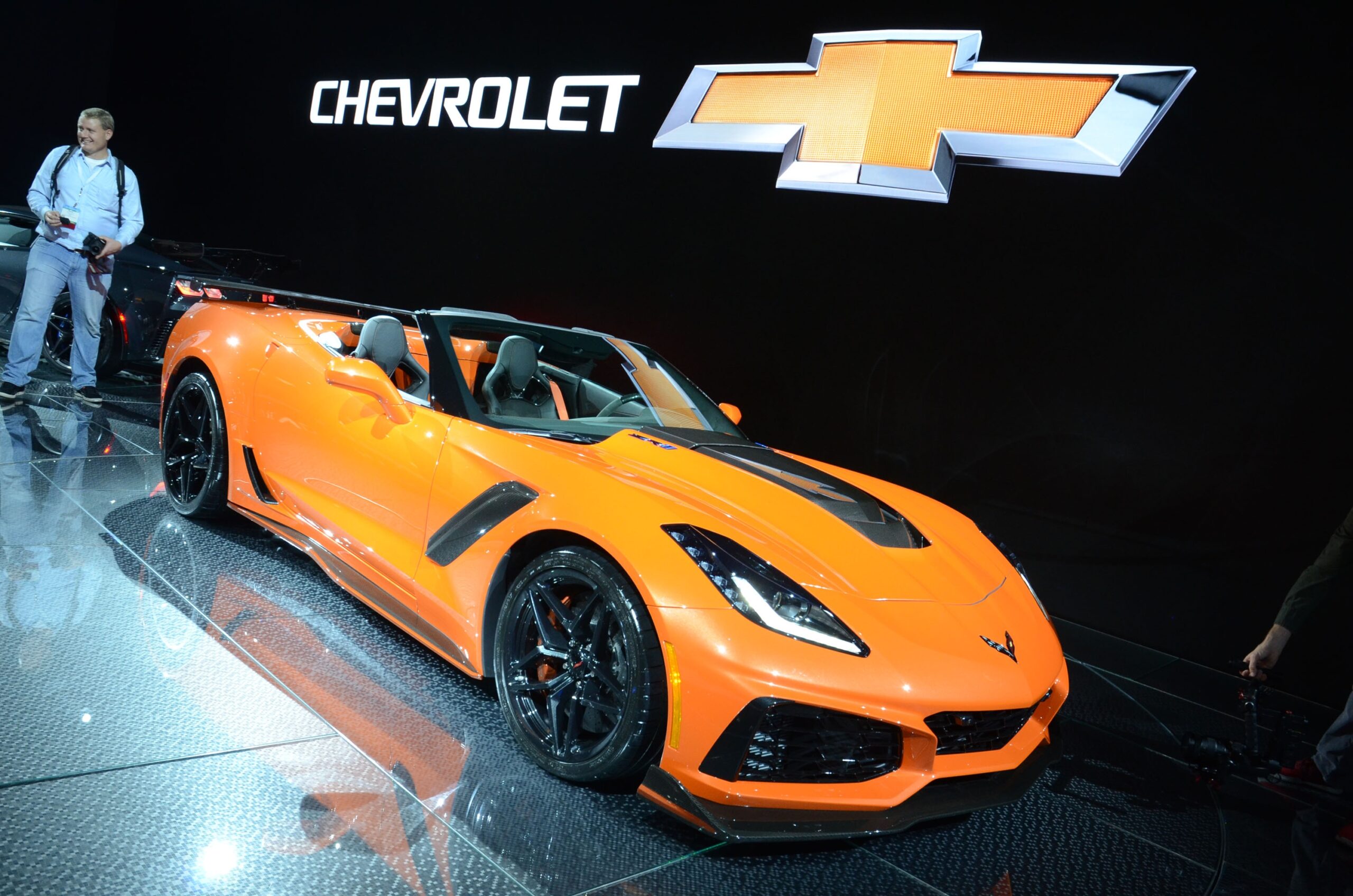 2017 Los Angeles Auto Show Chevrolet Adds A Convertible To The 