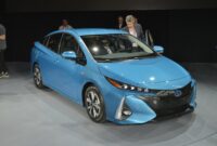 2017 toyota prius prime preview