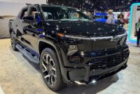 First Look Review Chevy Silverado EV RST A typical Alternative