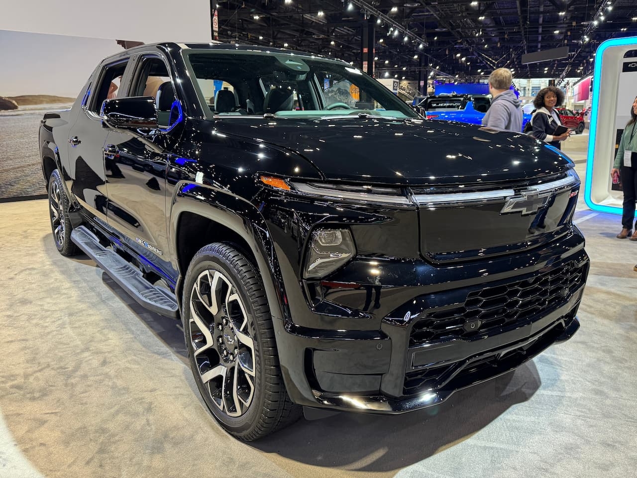 First Look Review Chevy Silverado EV RST A typical Alternative 