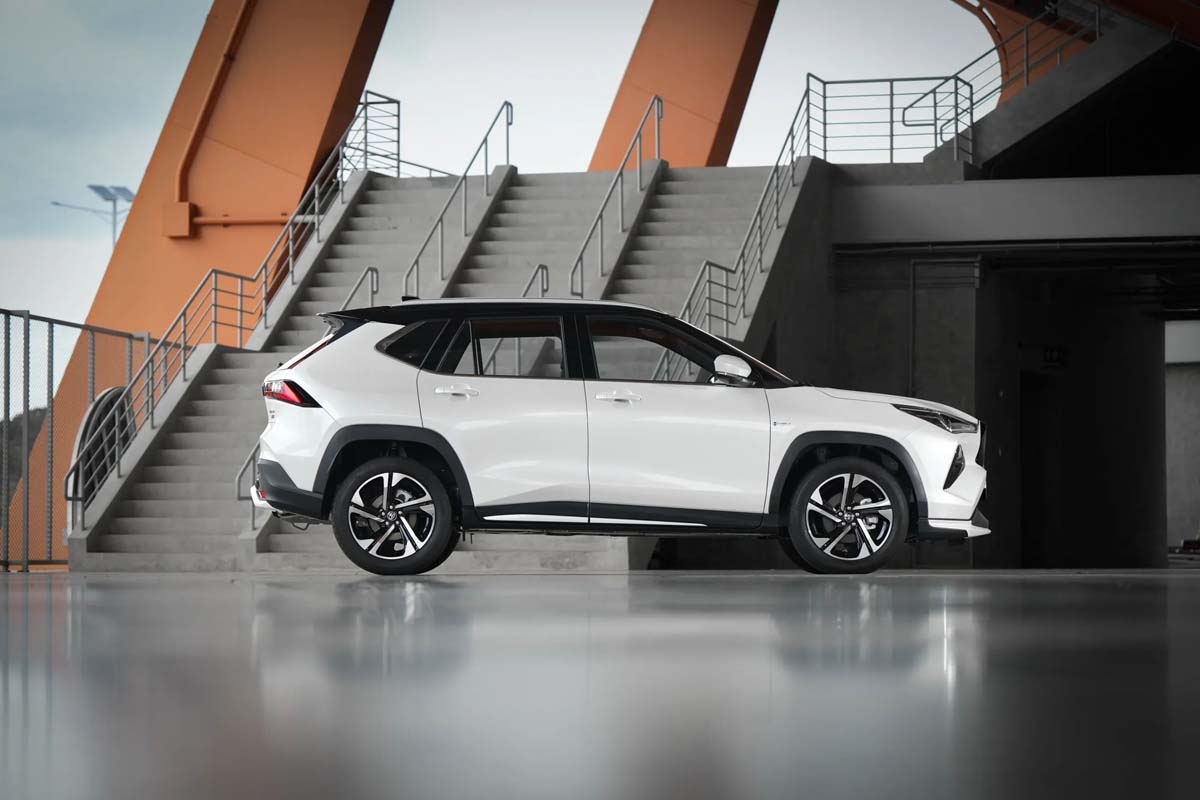 2027 Toyota Yaris Cross AC200